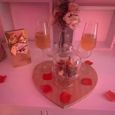 Love Room. Une Bulle D Evasion. Lisses Bagian luar foto