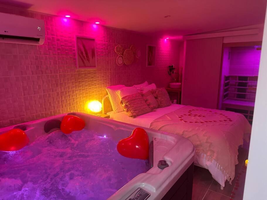 Love Room. Une Bulle D Evasion. Lisses Bagian luar foto
